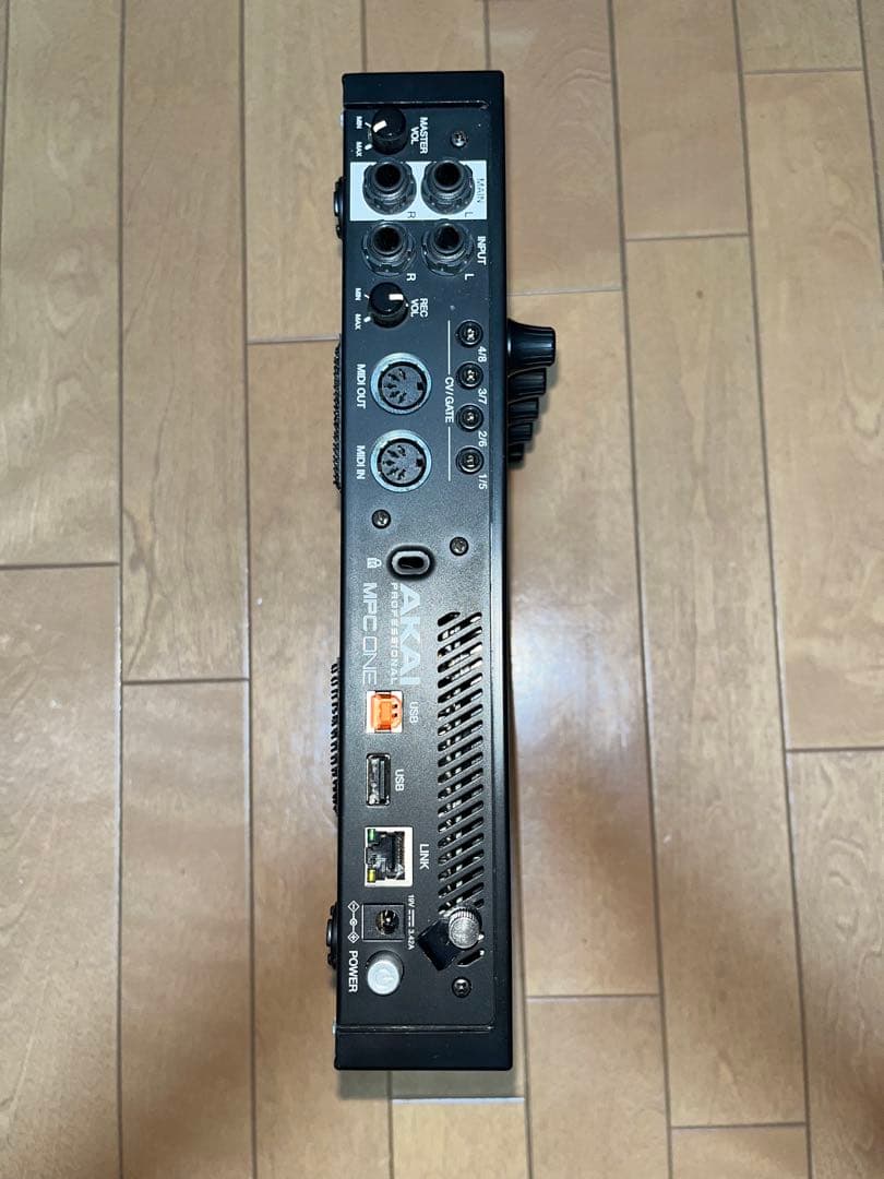 mpc one akai サンプラー