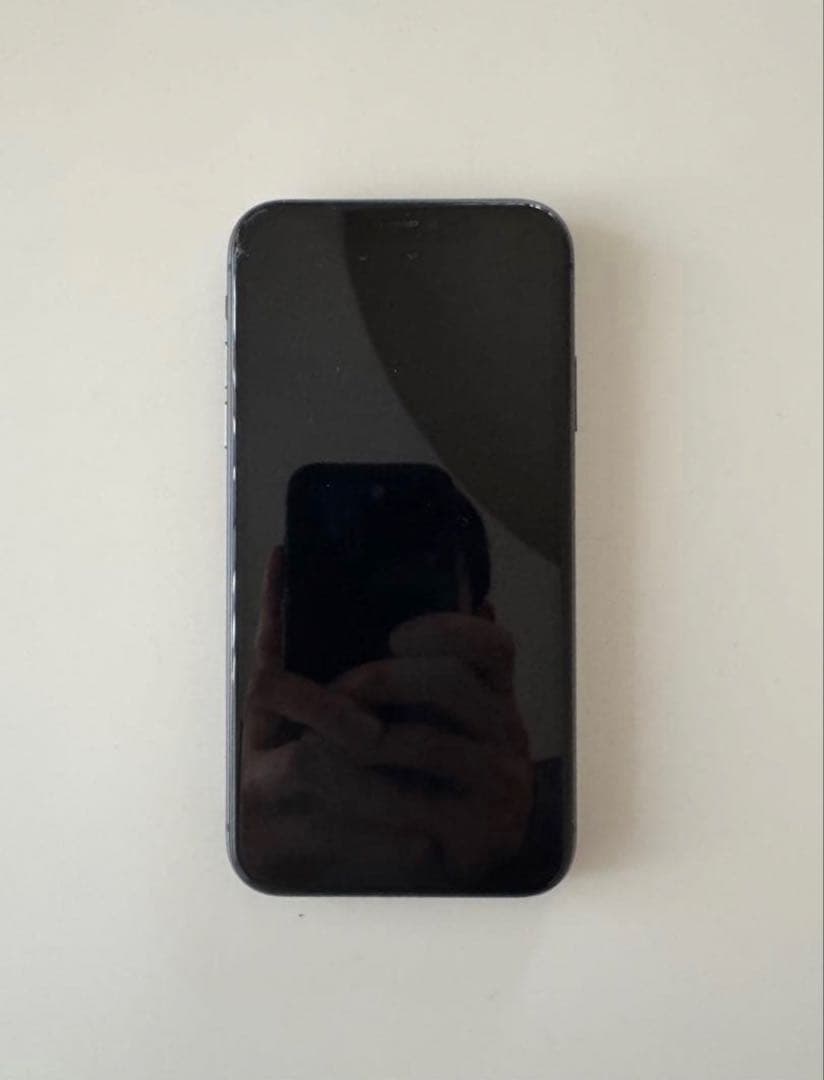 Apple iPhone 11 ブラック 128GB 画面の一部にひびあり