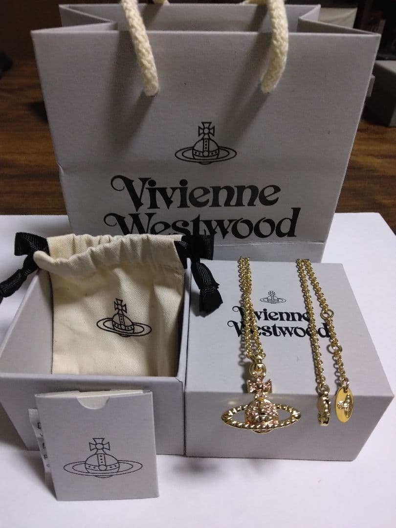 Vivienne Westwood ゴールドネックレス