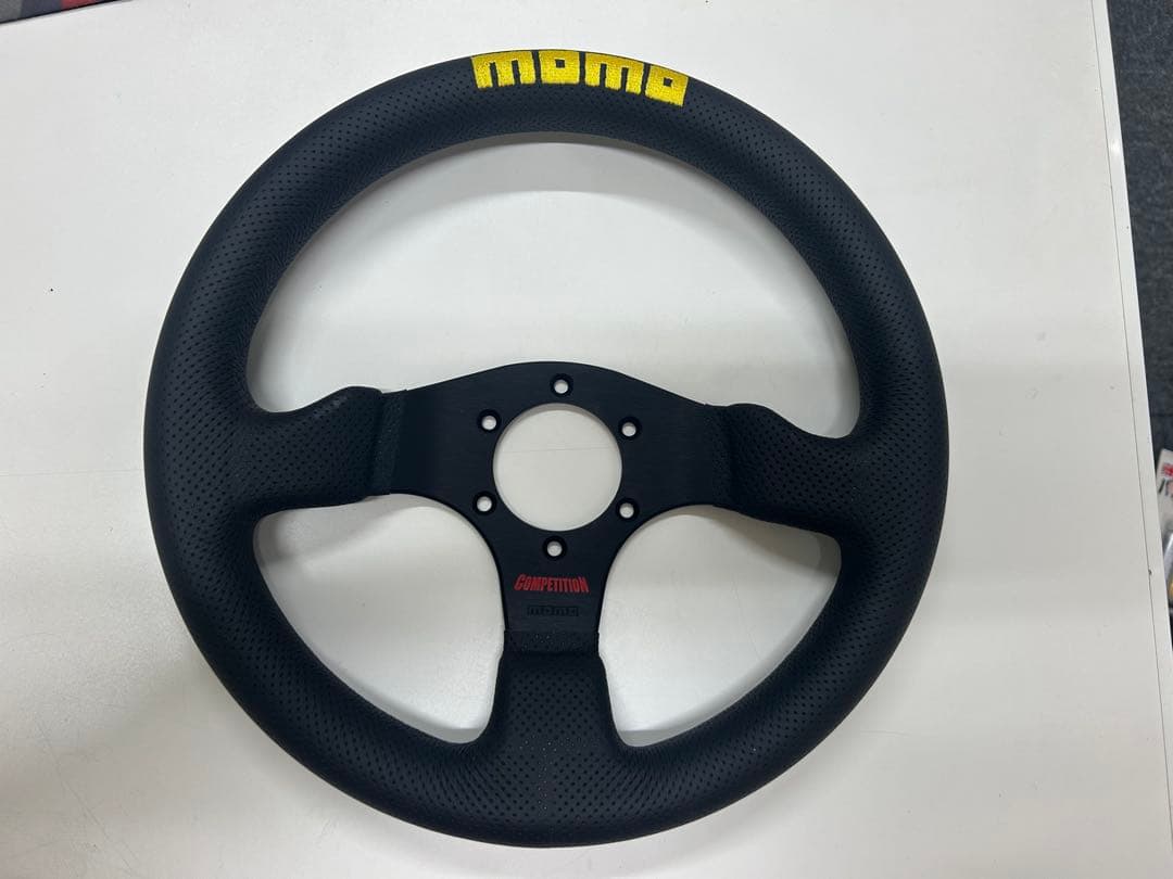 momo ステアリング 320mm