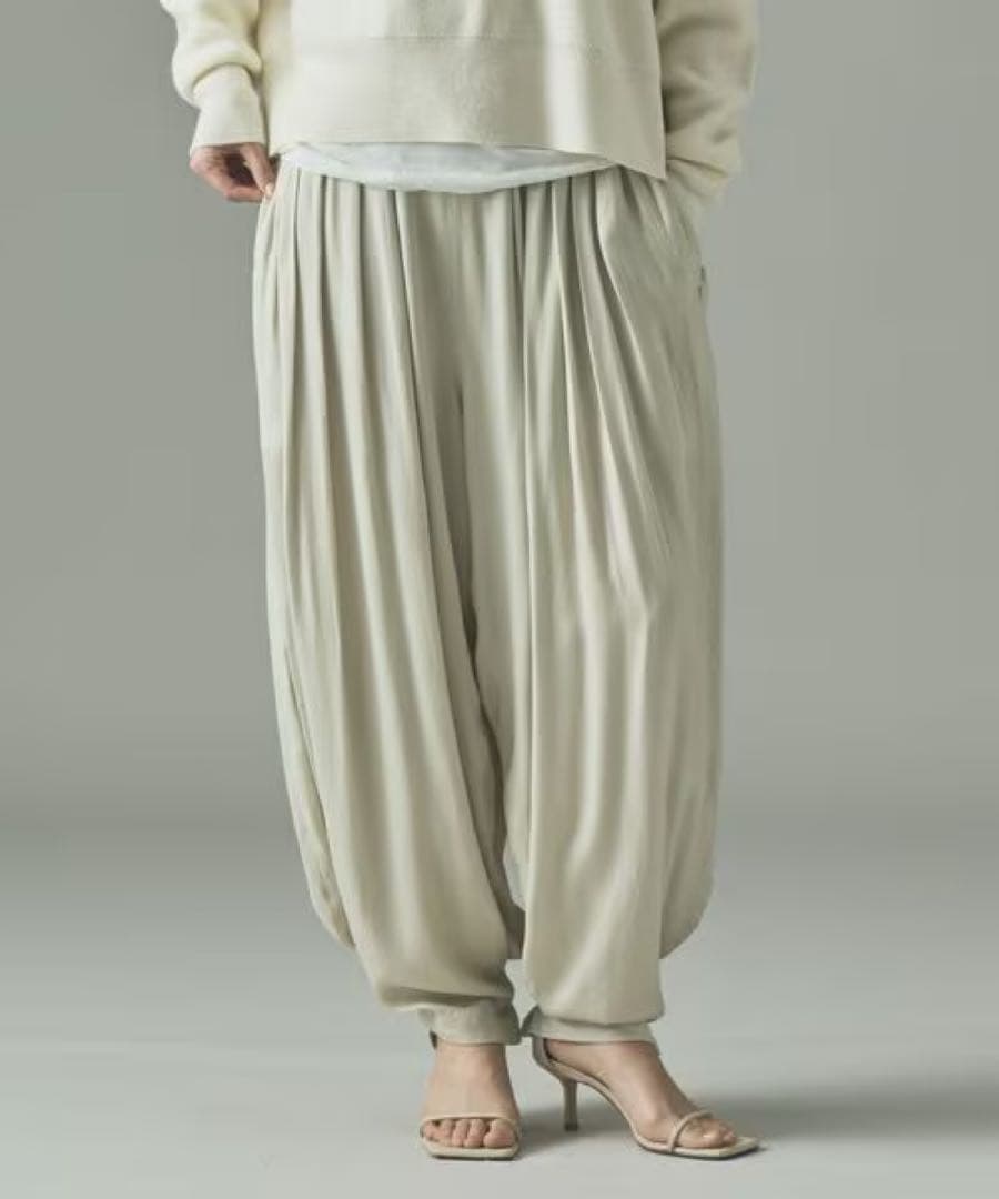 Curensology サテンタックパンツ　エクリュ　36 2025AW