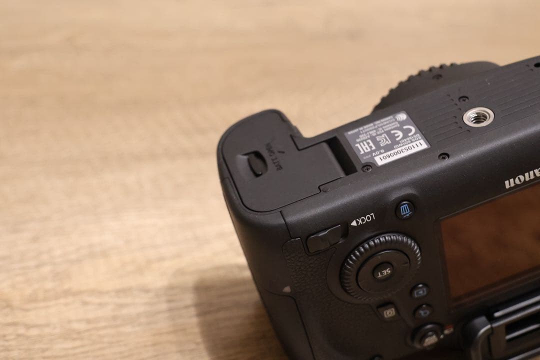 Canon EOS 6D ボディ フルサイズ一眼レフカメラ