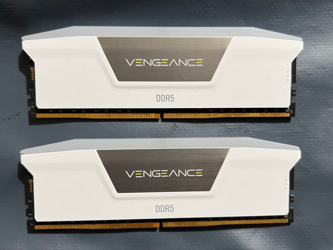 Crucial ddr5 16GB×2枚　ホワイト