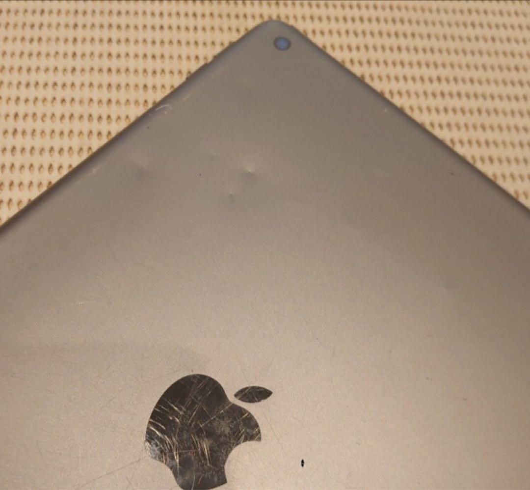 F6MDJ動作品iPad第8世代(A2270)本体32GB送料込ジャンク品