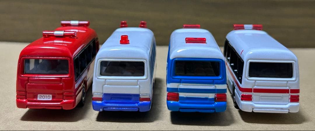 トミカ トヨタ コースター 4台セット