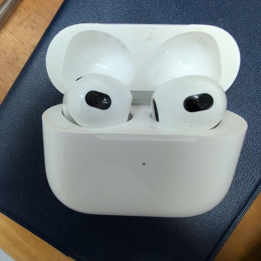 Apple AirPods Pro (第2世代) ホワイト　充電ケーブル付属