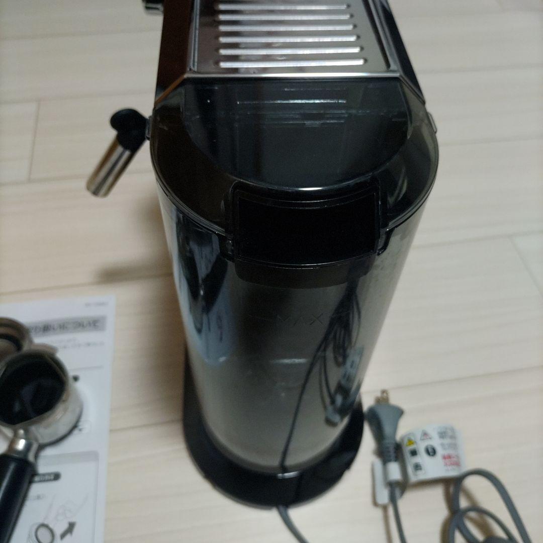 デロンギ デディカ エスプレッソ·カプチーノメーカー EC680