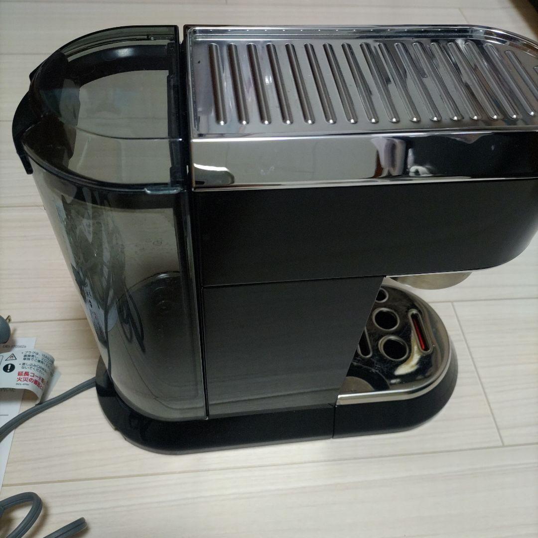 デロンギ デディカ エスプレッソ·カプチーノメーカー EC680