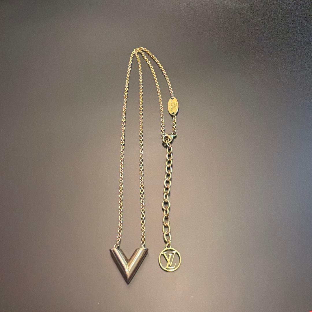 ルイヴィトン　ネックレス　LV エセンシャルV