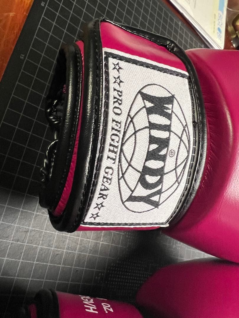 限定色ホットピンクWINDY 8ozボクシンググローブ