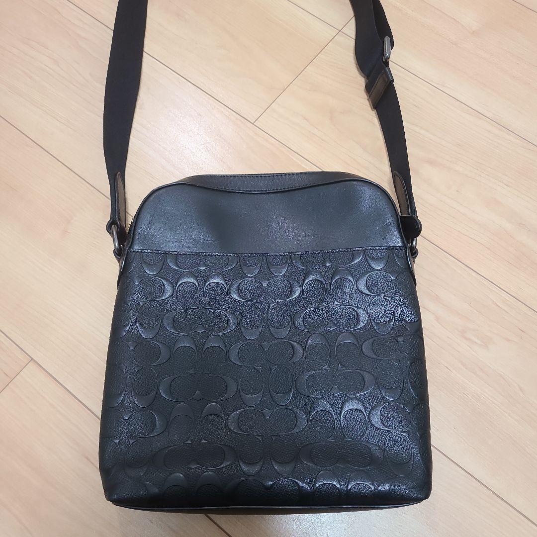 COACH肩掛けカバン　ブラック