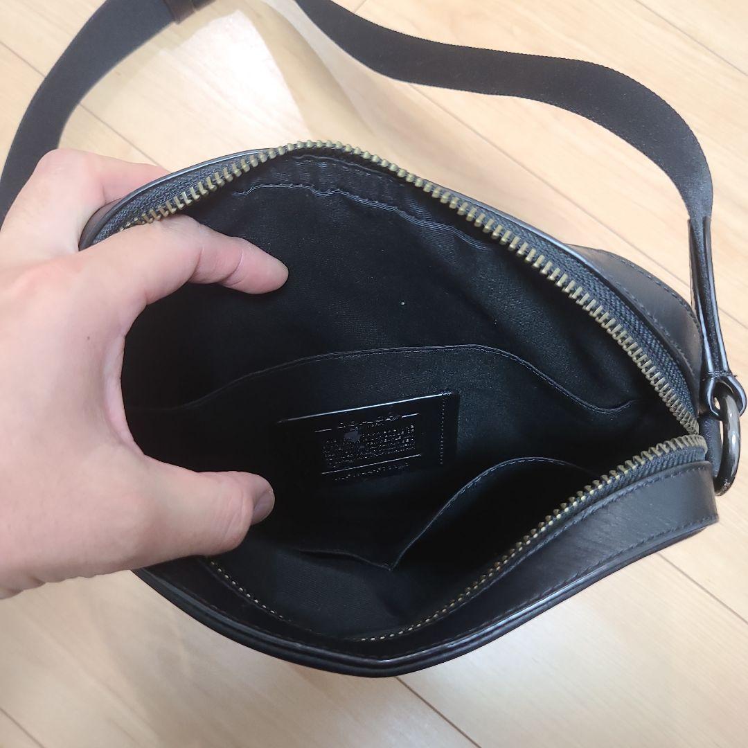 COACH肩掛けカバン　ブラック