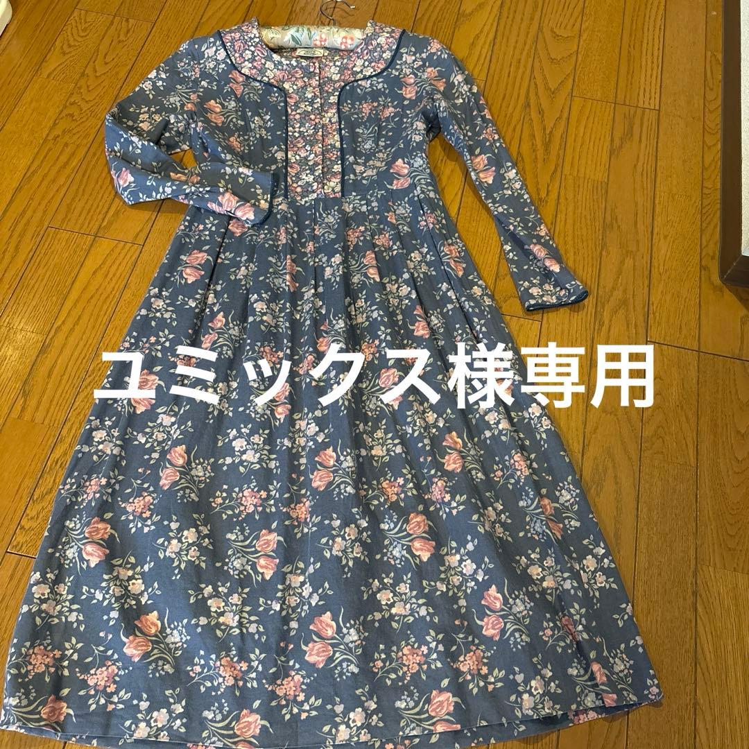 ユミックスです。 青花柄＆薄ピンクレース襟ワンピースセット