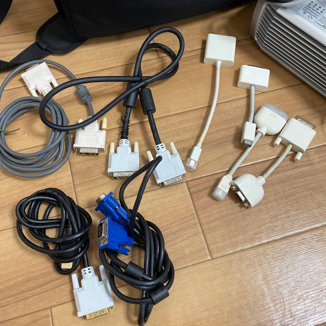 送料込プラスビジョン 短焦点ズーム機能搭載 3000lm DLP式プロジェクター