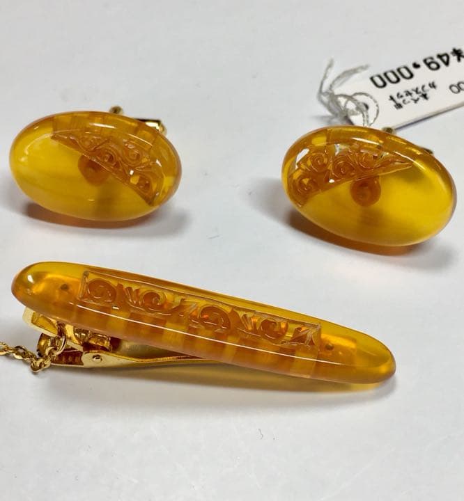 本鼈甲カフスセット 白甲透かし彫楕円ごったま