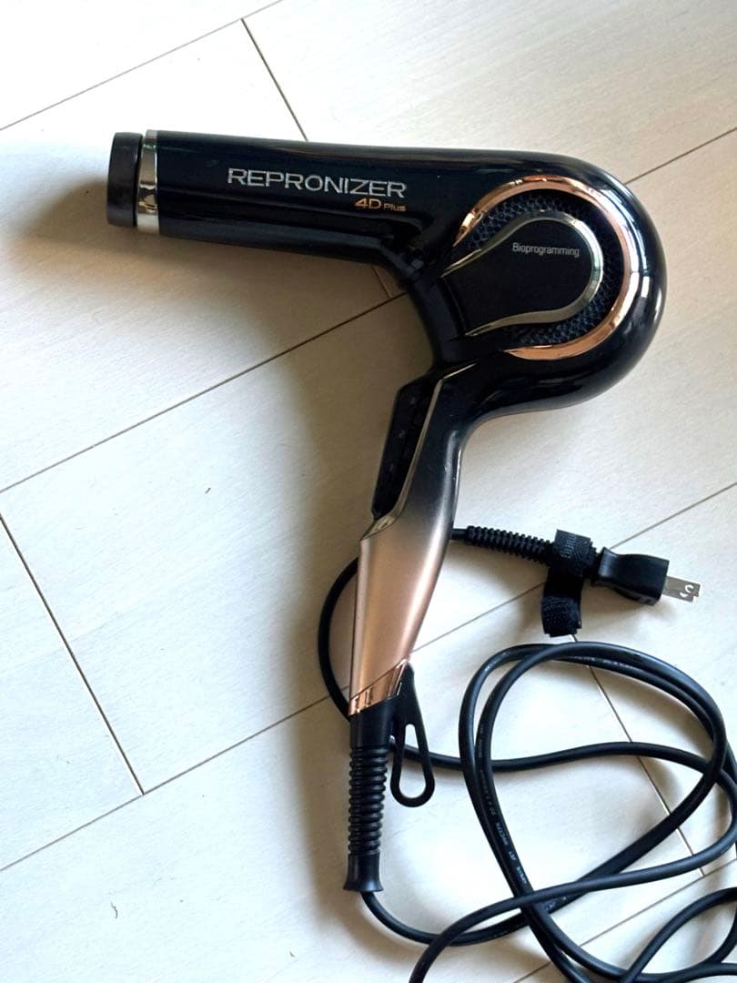 【ラーミア】REPRONIZER 4D Plus ヘアドライヤー 黒
