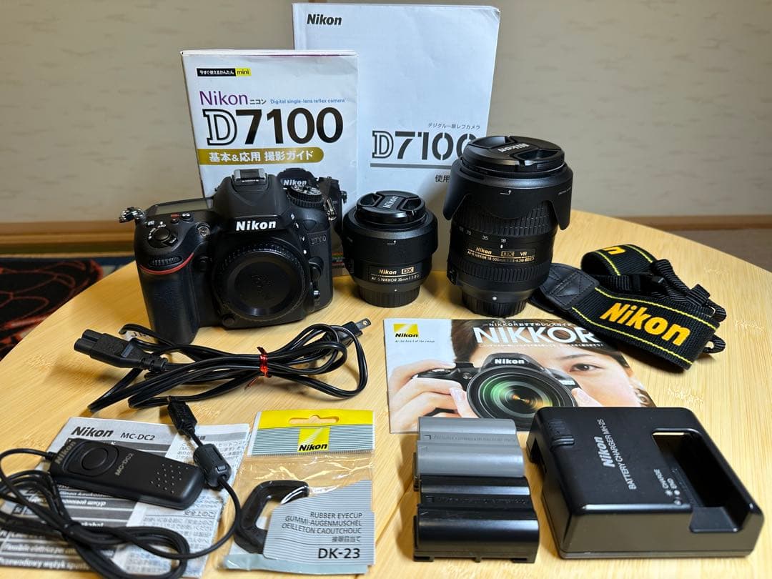 Nikon D7100 とレンズ2本と付属品