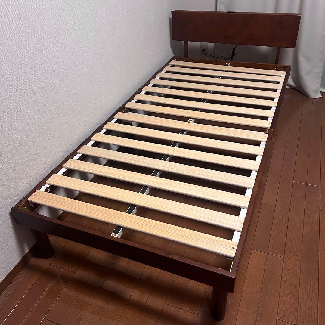 【宮付き・2口コンセント・天然木】ベッドフレーム　シングル