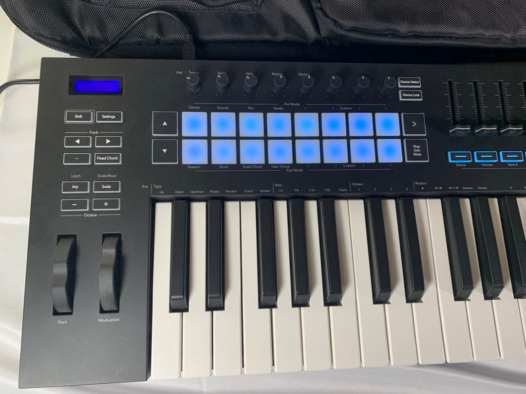 Novation LAUNCHKEY 61 MK3 MIDIキーボード　胡椒専用