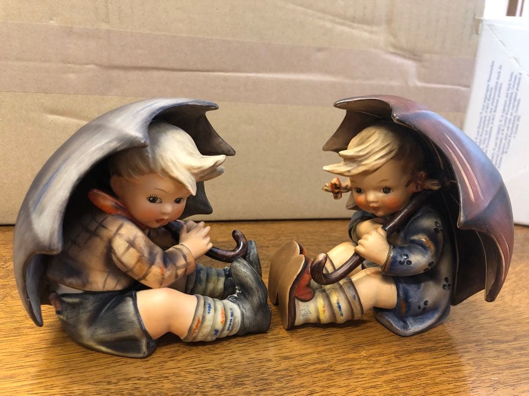 フンメル人形 アンブレラボーイ＆ガール ゲーベル社製