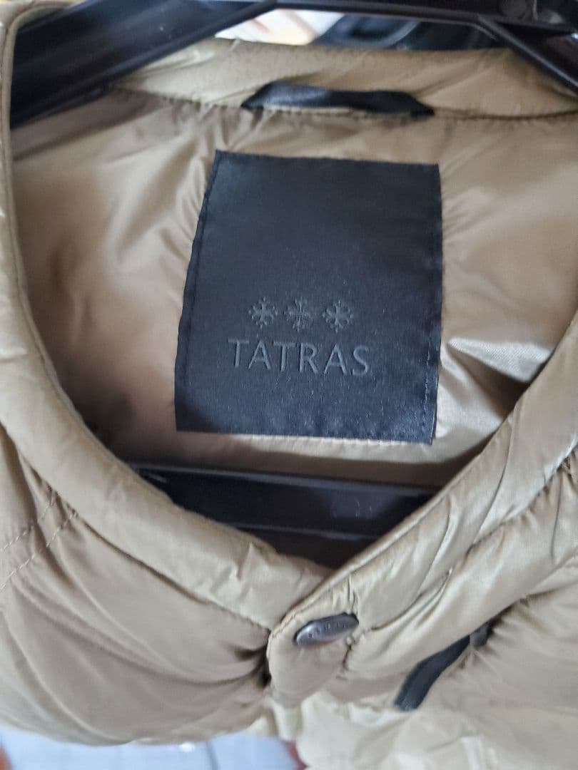 タグ付きTATRAS ベージュ キルティングダウンベスト
