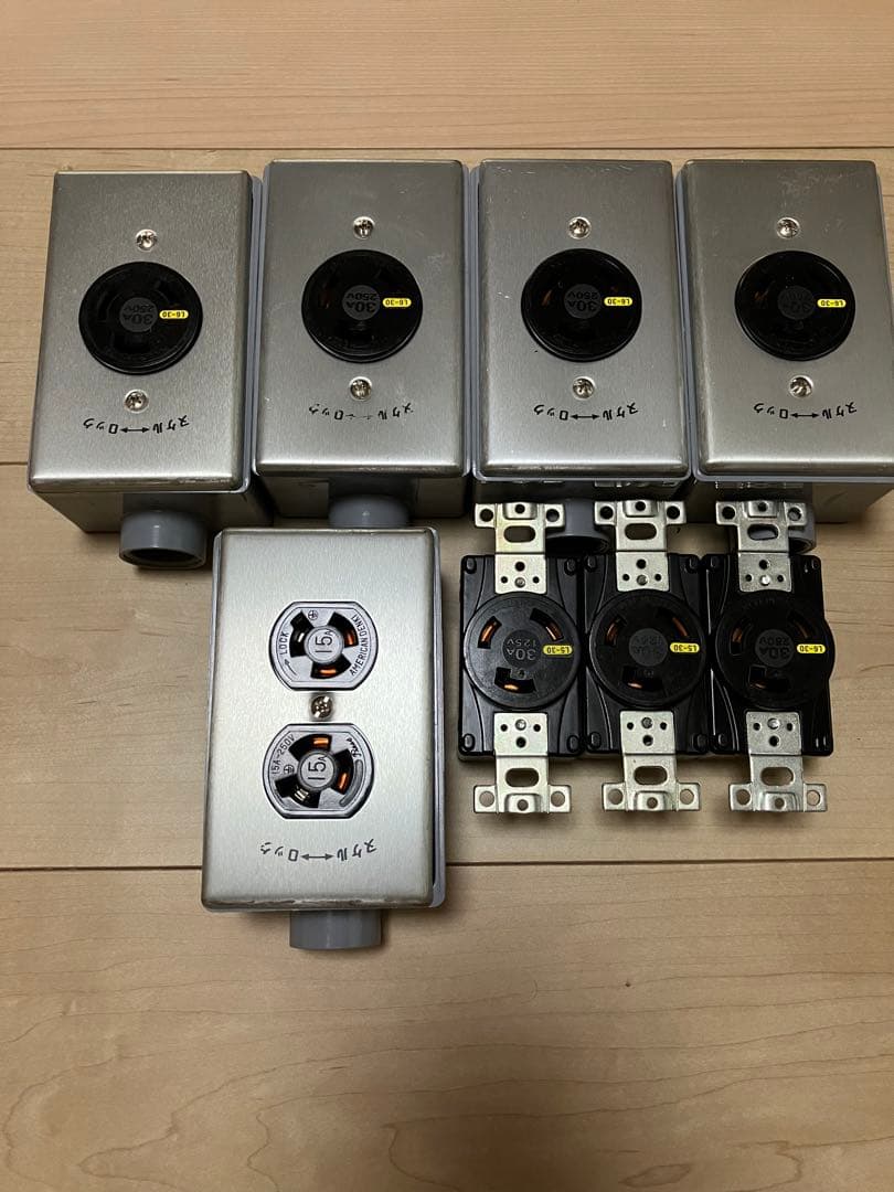 アメリカン電機 引掛形埋込コンセント接地2P30A250V 3320-L6