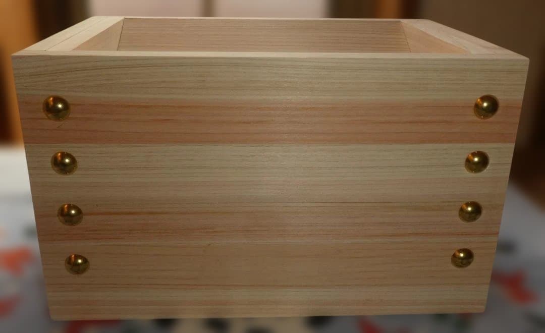 開運　お賽銭貯金箱（桧）大　金色鋲　　３７