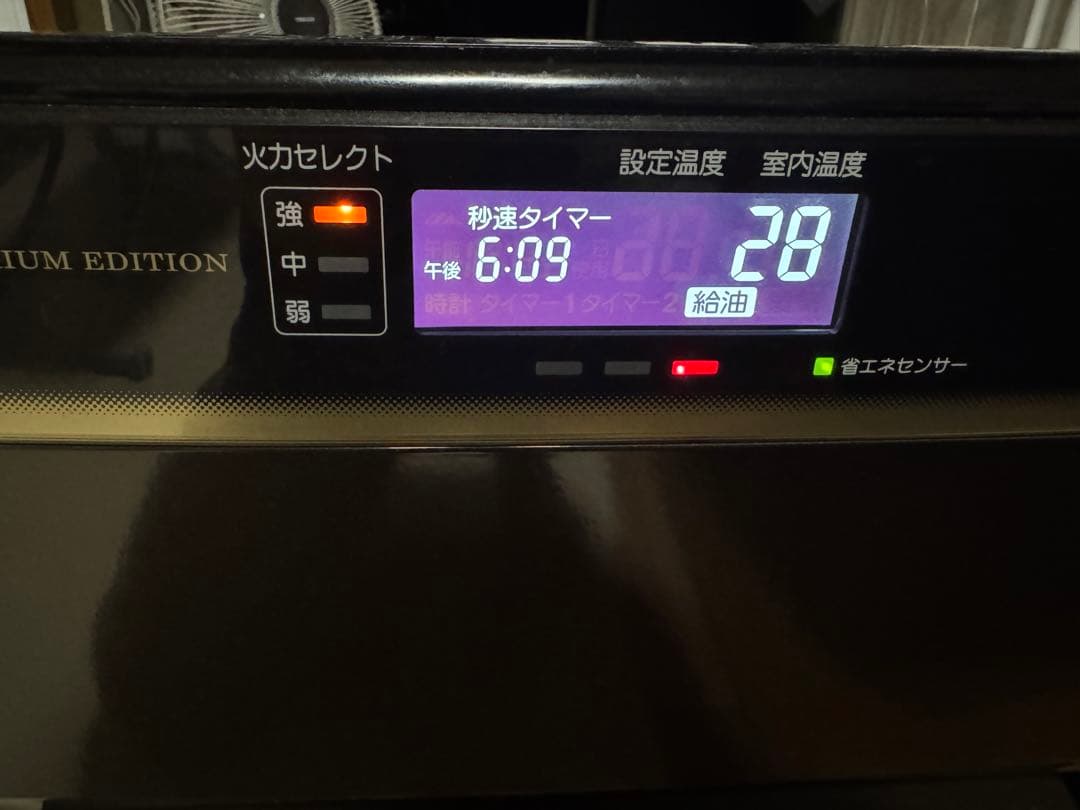 ★ プレミアムエディション 移動に便利なキャスター付　石油ファンヒーター送料込★