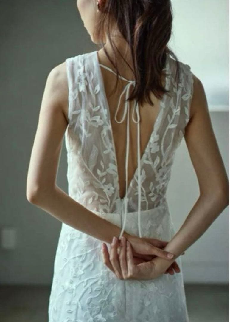 ドレスプロダクション　リーフ刺繍　Vネック　スレンダードレス　W275