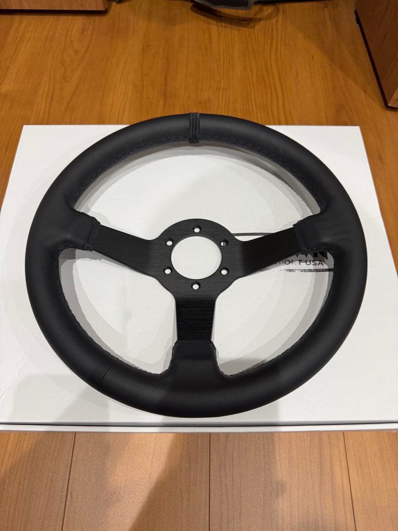 Renown ステアリング ブラックレザー レナウン