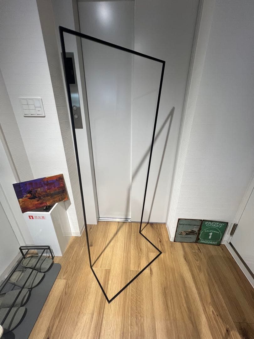 KANADEMONO カナデモノ社製　ミニマル アート ハンガーラック