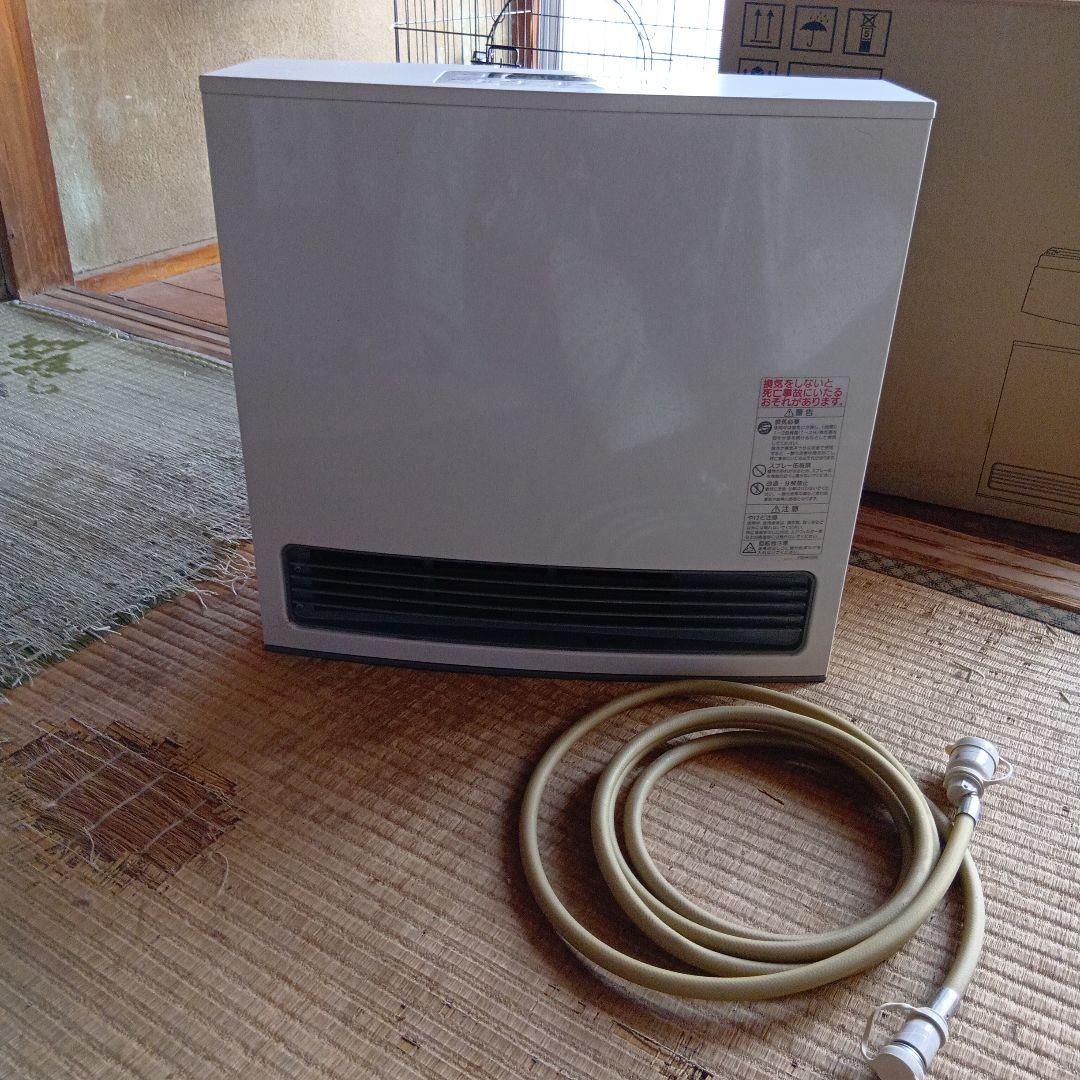 ガスファンヒーター ホワイト 据え置き型　同じやつ2つ