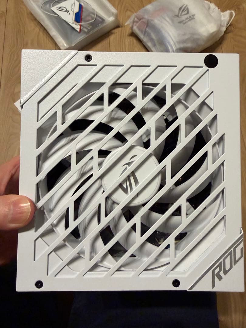 電源ユニット ROG STRIX 850W GANDAM EDITION