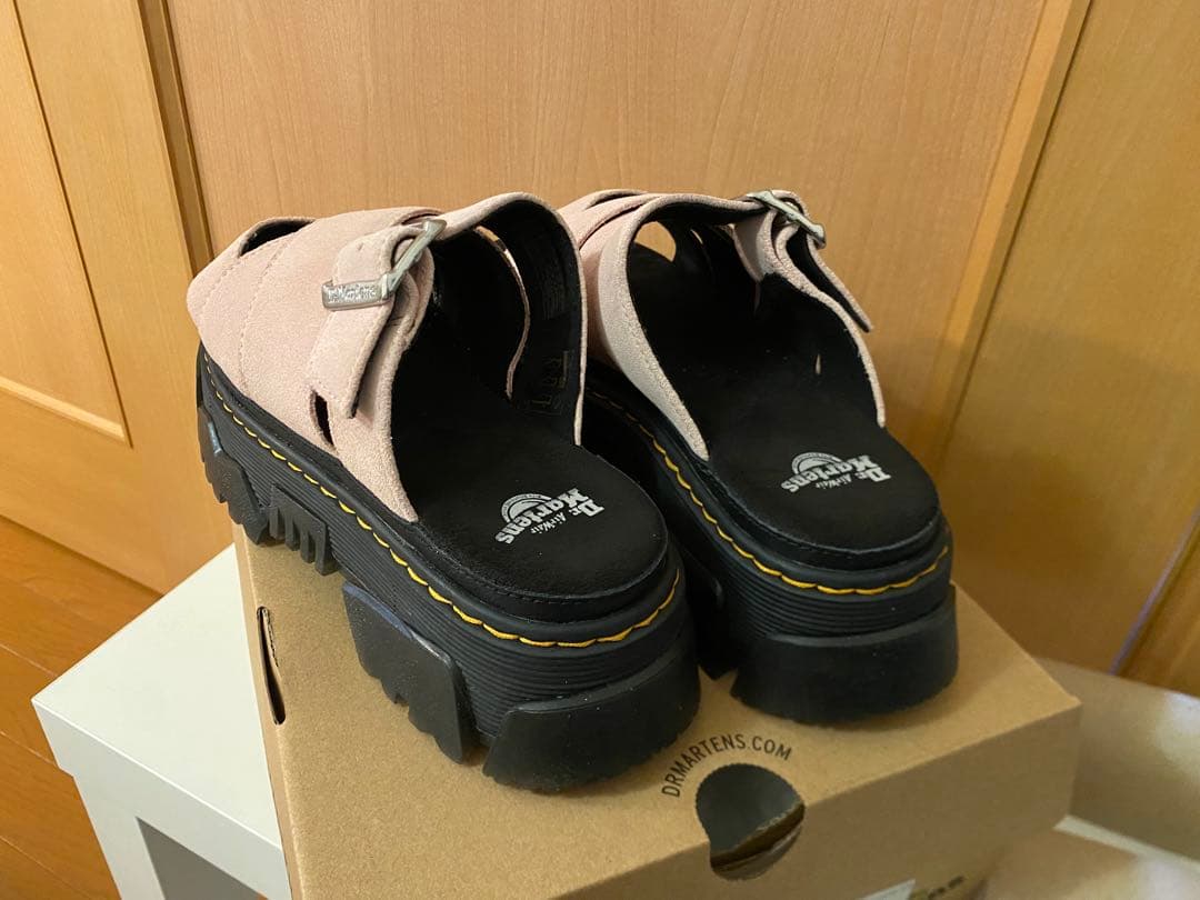 Dr. Martens ピンク 厚底サンダル
