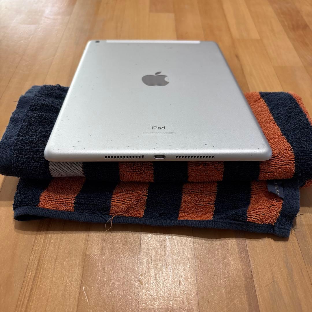 Apple iPad シルバー 本体　第9世代