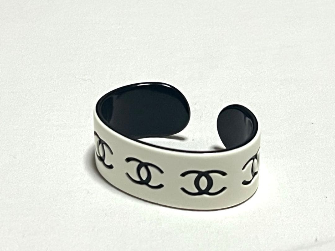 美品CHANELロゴバングルホワイト/ブラックココマークシャネルビンテージ