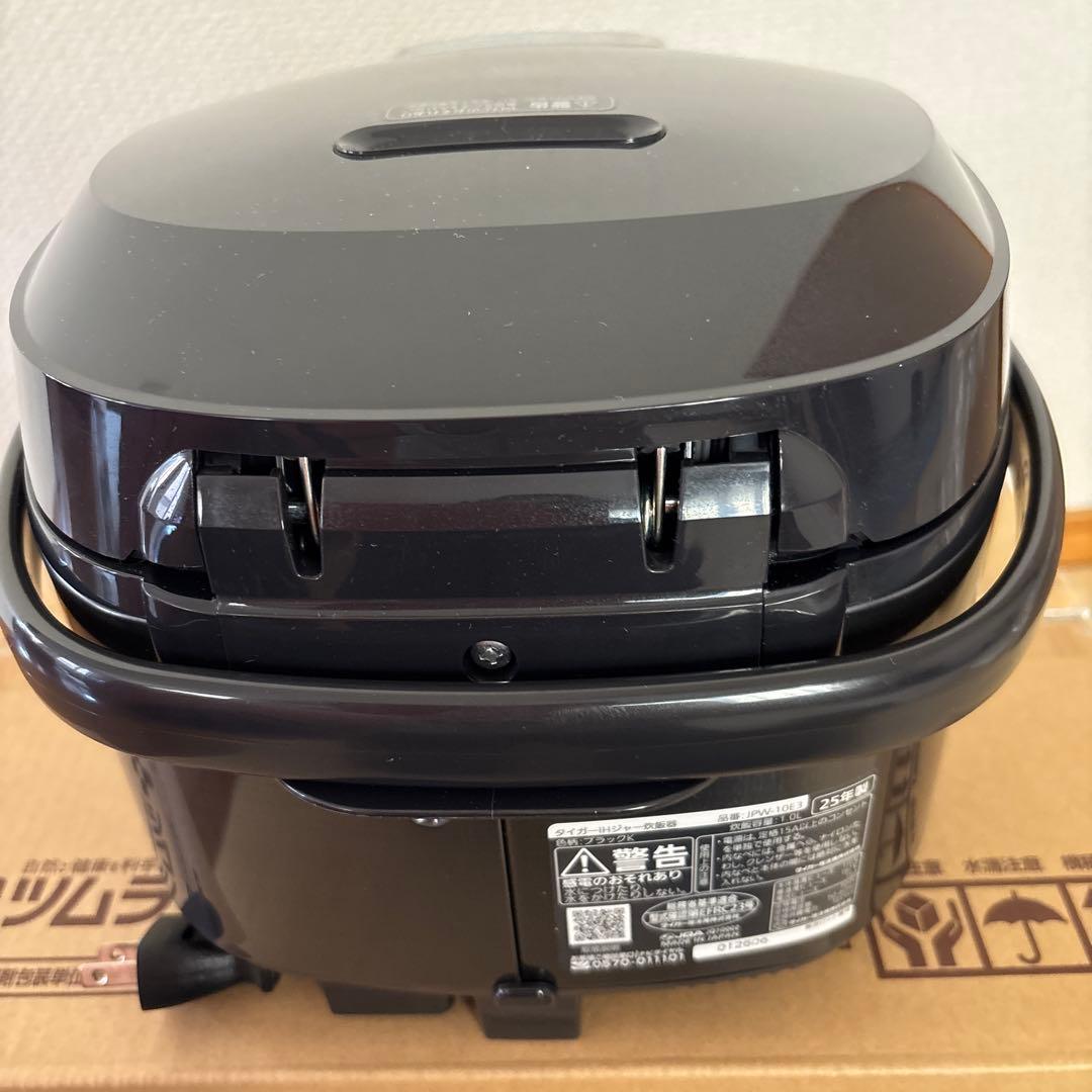 タイガー炊飯器5.5合　 　 　　　　jpwー10E3
