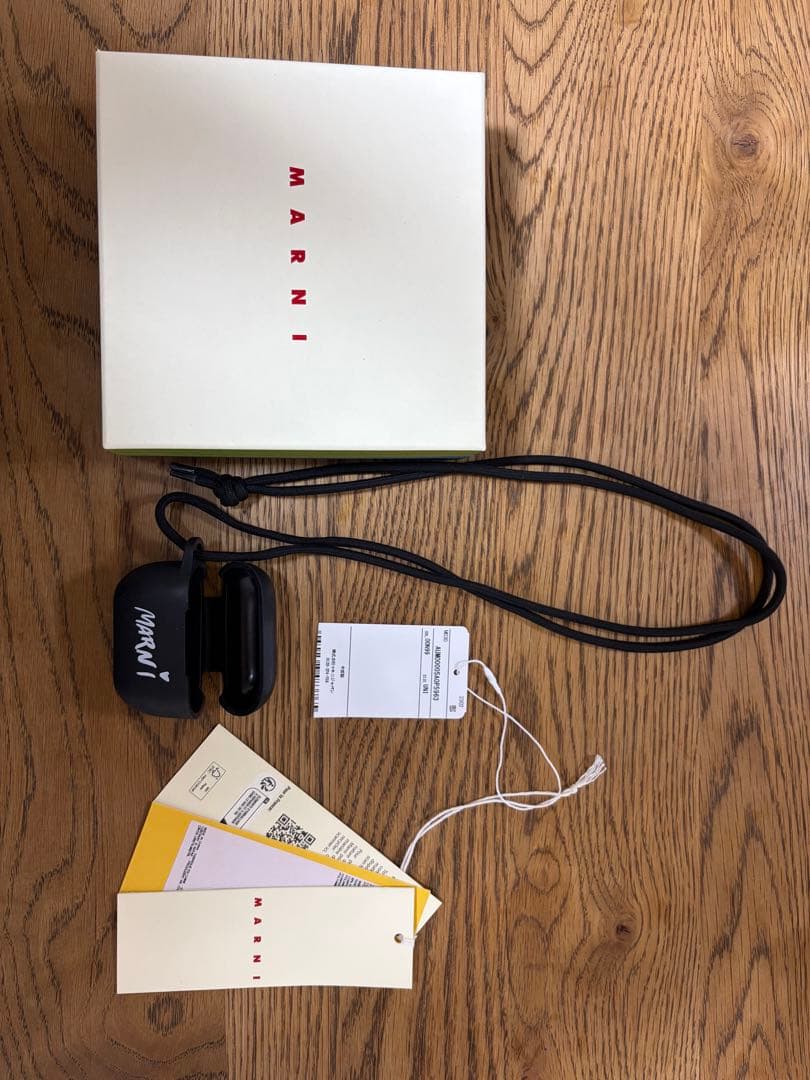 早い者勝ちMARNI Air Pods Proケース　ブラック