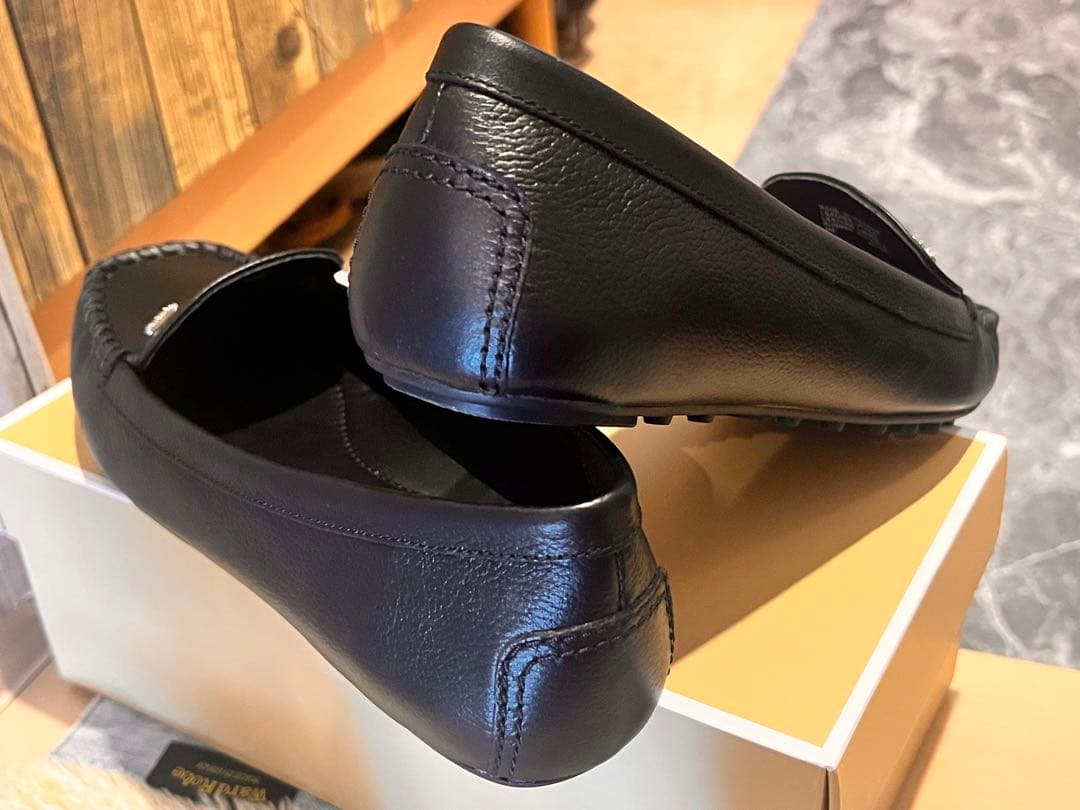 新品未使用　MICHAEL KORS ブラック モカシン