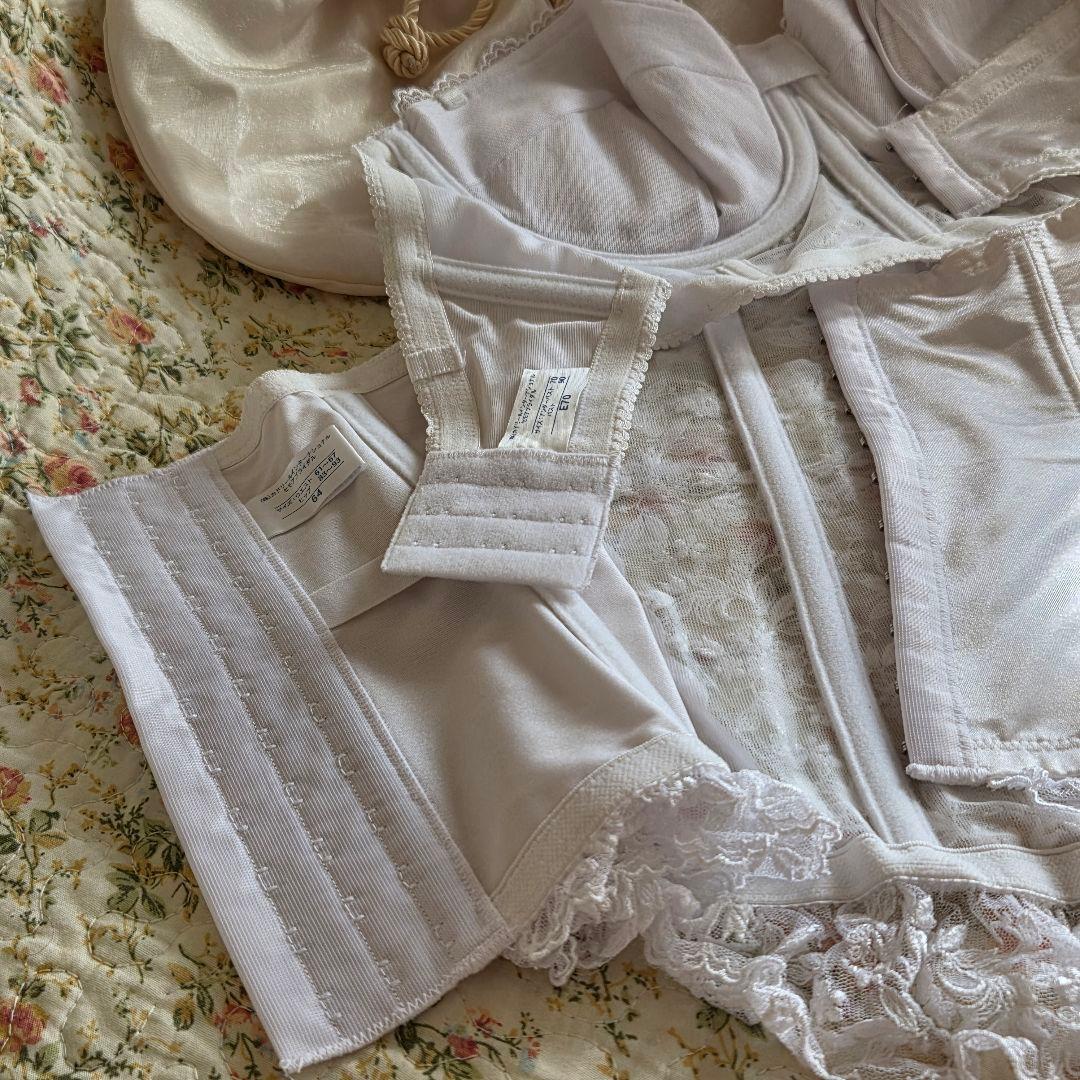 セモアブライダルインナーE70コルセット64