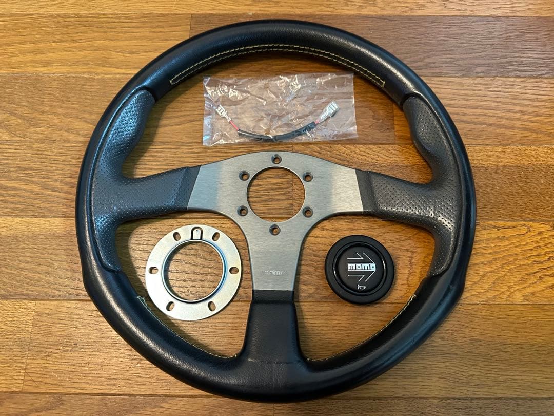 momo falcon 絶版　ホーンスイッチ　アース付き　モモ　ステアリング