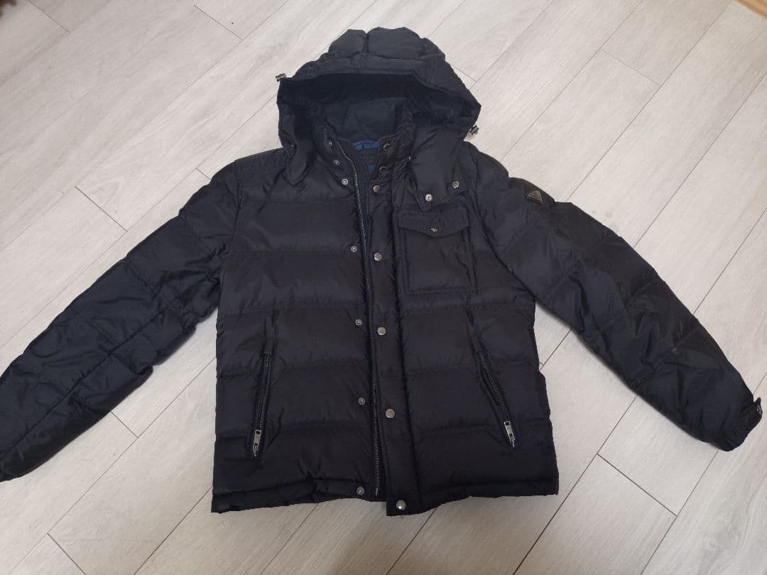 PRADA ブラックダウンジャケット