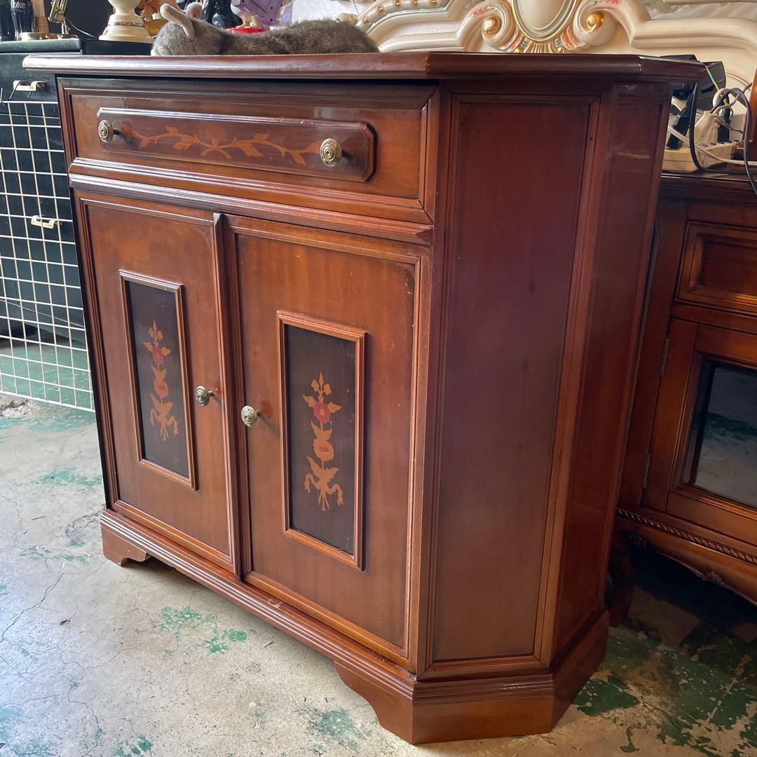 イタリア製・アンティーク象嵌模様の素敵なキャビネット
