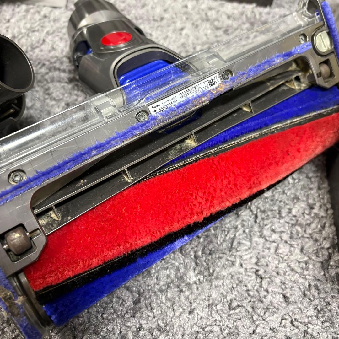 Dyson v8 fluffy+ 本体 各種アタッチメント付き