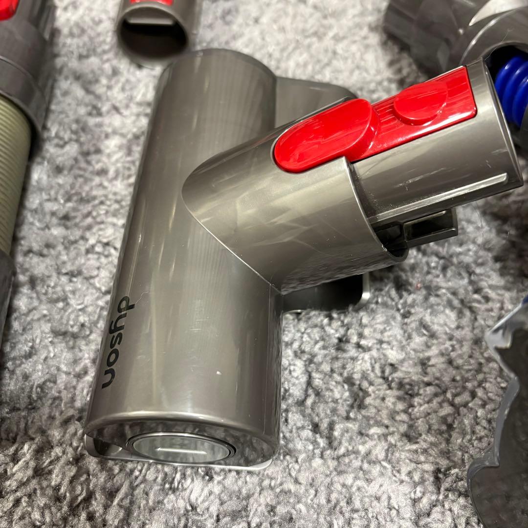 Dyson v8 fluffy+ 本体 各種アタッチメント付き