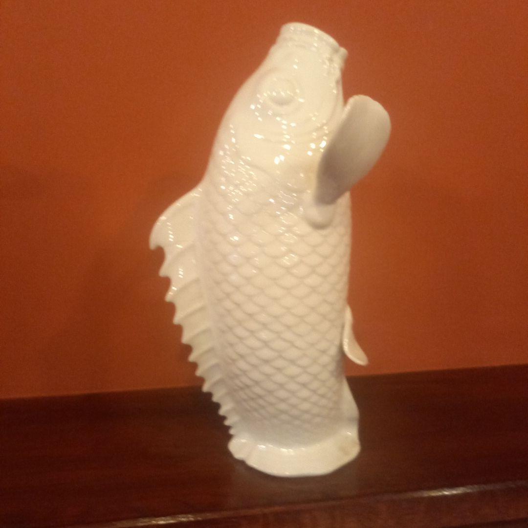 白磁 鯉の形状 陶器 花瓶.高さ35センチ！迫力あります！