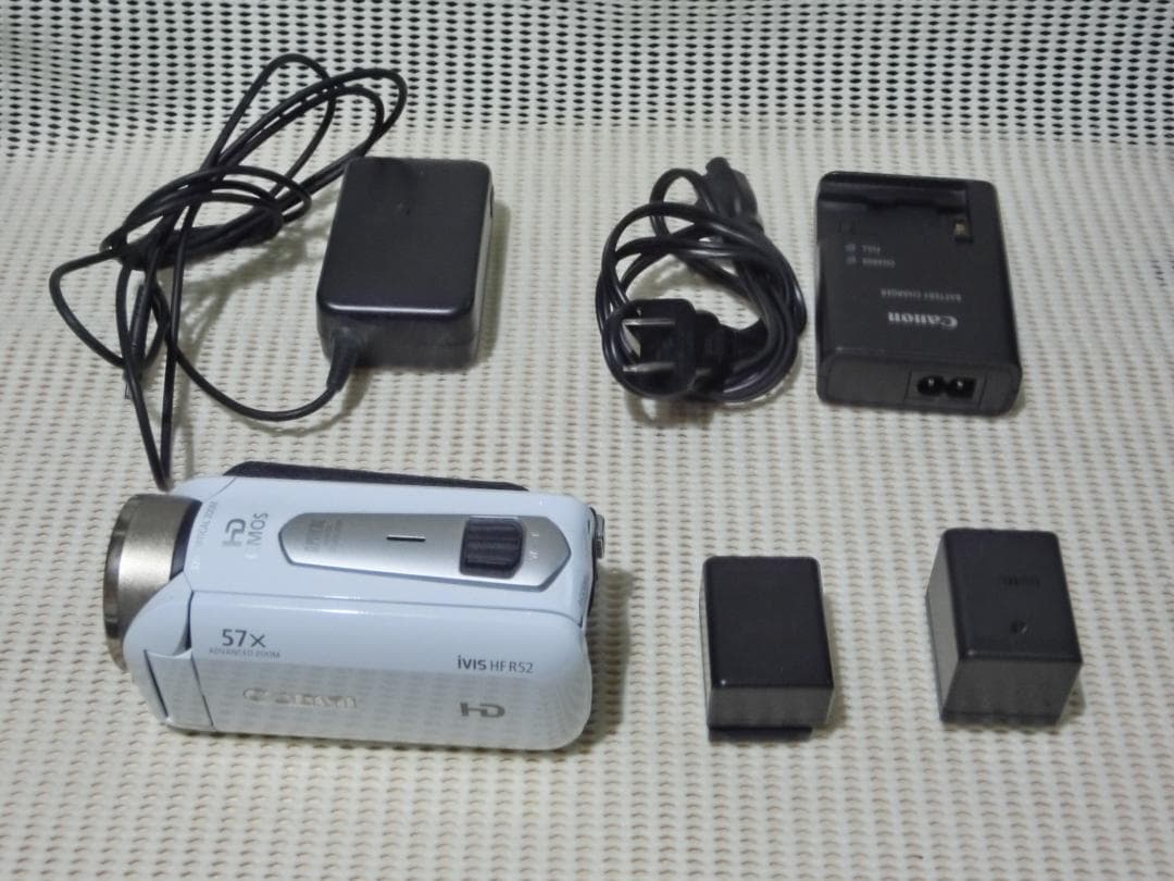 m*i様 ビデオカメラ　キャノン　iVIS HF R52　バッグ他付属品付き