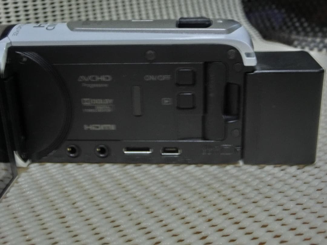 m*i様 ビデオカメラ　キャノン　iVIS HF R52　バッグ他付属品付き