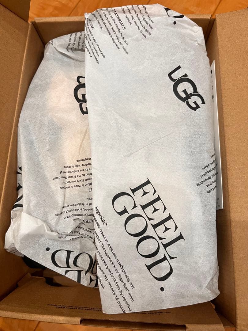 新品★UGG【FUZZ SUGAR CROSS SLIDE】ファーサンダル２２㎝