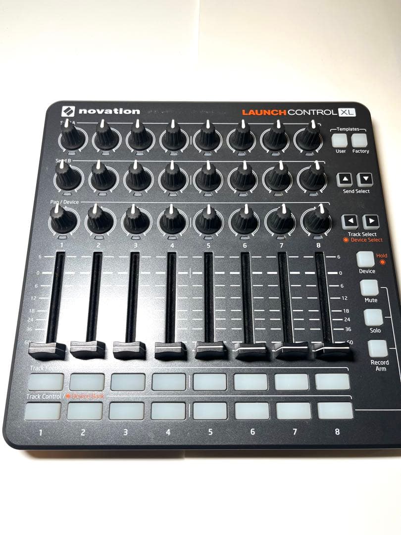 NOVATION MIDIコントローラー LaunchControl XL